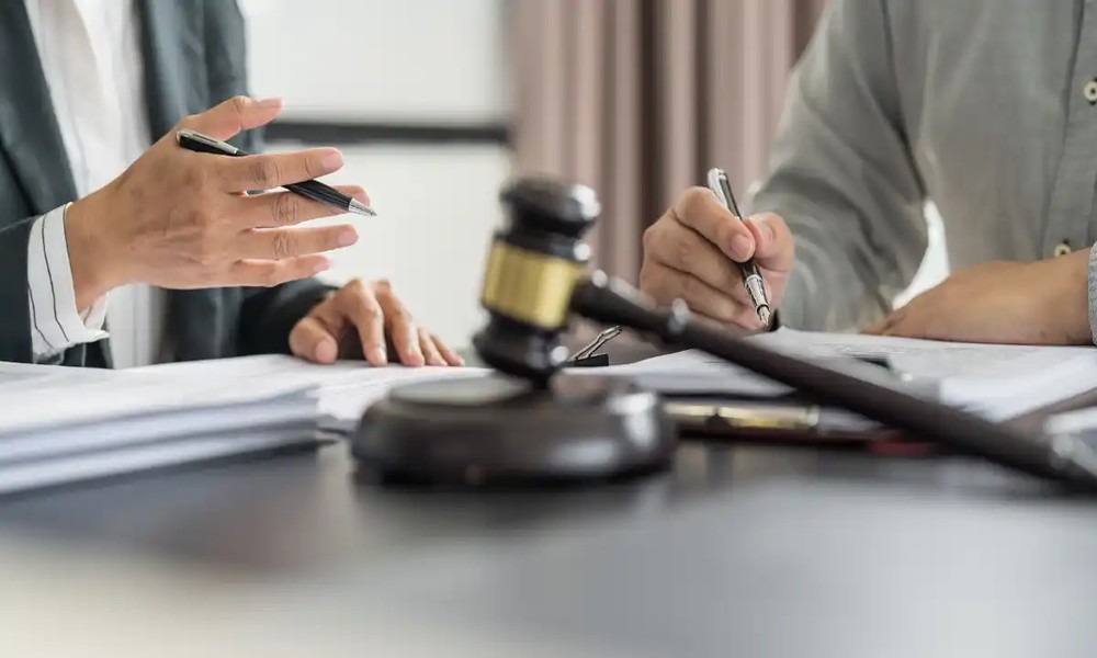The Real Difference Between Settling and Going to Trial in a Personal Injury Case — How Attorney Dustin Approaches the Decision